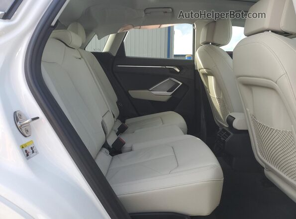 WA1EECF35R1153405 2024 AUDI Q3 White Rear interior view