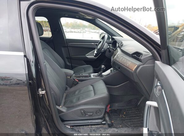 WA1EECF37M1035154 2021 AUDI Q3 Black წინა სალონის ხედი