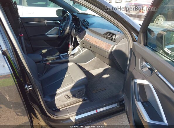 WA1EECF38N1021085 2022 AUDI Q3 Black Widok wnętrza z przodu