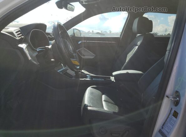 WA1EECF39N1064530 2022 AUDI Q3 White Front interior view