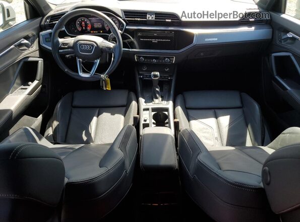 WA1EECF3XM1073512 2021 AUDI Q3 White Vista del salpicadero