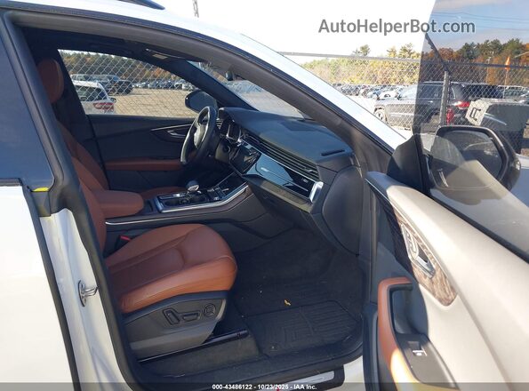 WA1EVAF10MD011571 2021 AUDI Q8 White Вид салону спереду