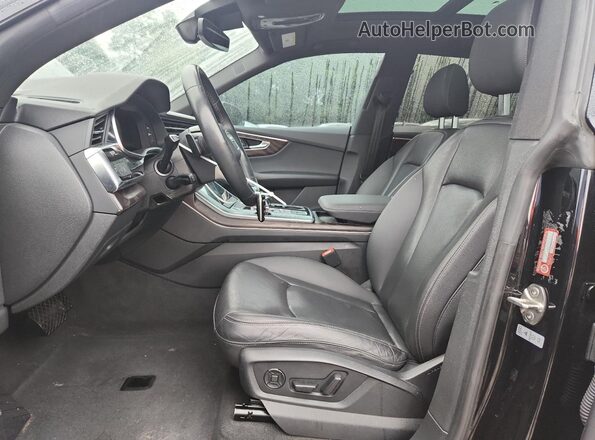 WA1EVAF10MD034980 2021 AUDI Q8 Черный Вид салона спереди