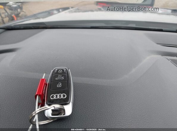 WA1EVAF19MD004232 2021 AUDI Q8 Dark Blue Vista del salpicadero