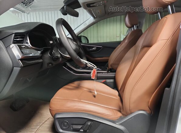 WA1EVBF11ND007844 2022 AUDI Q8 White Widok wnętrza z przodu