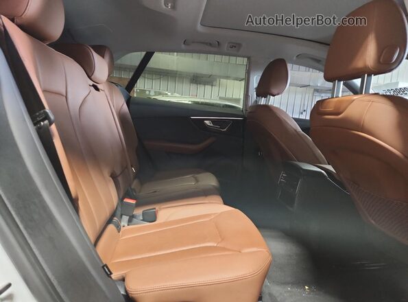 WA1EVBF11ND007844 2022 AUDI Q8 White Widok wnętrza z tyłu