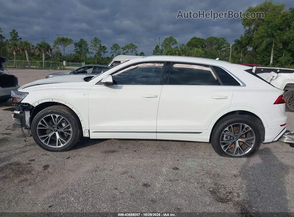 WA1EVBF13PD017522 2023 AUDI Q8 White Widok wnętrza z tyłu