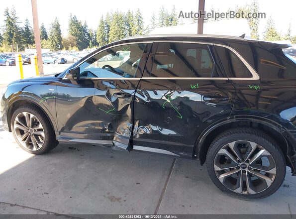 WA1FECF30L1121974 2020 AUDI Q3 Black Front view