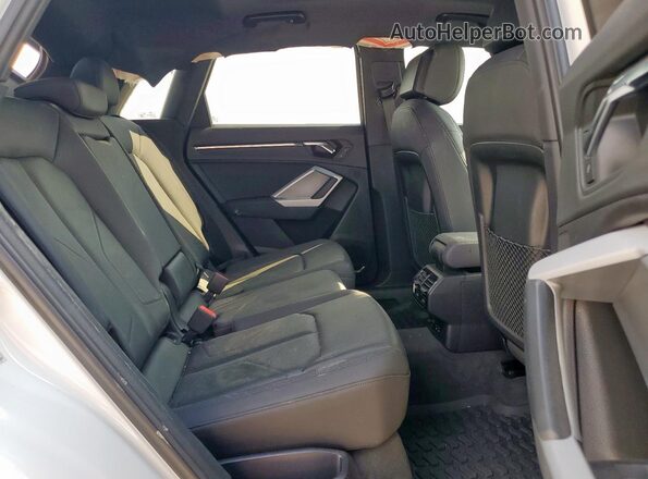 WA1FECF39L1048118 2020 AUDI Q3 White Widok wnętrza z tyłu