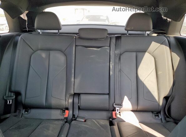 WA1FECF39L1048118 2020 AUDI Q3 White Widok tylnych siedzeń