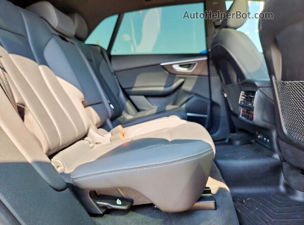WA1FVAF14KD039567 2019 AUDI Q8 Gray Vista interior trasera