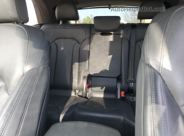 WA1FVAF16MD035748 2021 AUDI Q8 Blue Rear seats view