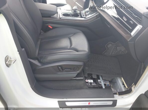 WA1FVAF18MD042006 2021 AUDI Q8 White Front interior view