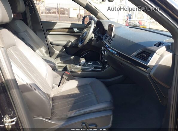 WA1G2AFY2L2060912 2020 AUDI Q5 Черный Вид салона спереди