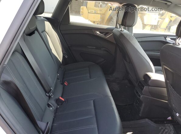 WA1G2AFZ3RP012730 2024 AUDI Q4 White Սալոնի հետևի տեսք