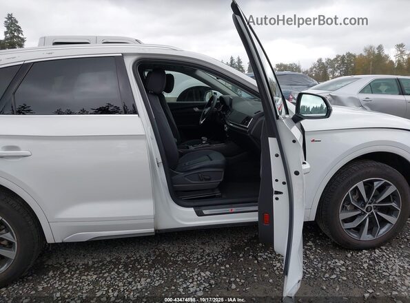 WA1GAAFY6P2076572 2023 AUDI Q5 White წინა სალონის ხედი