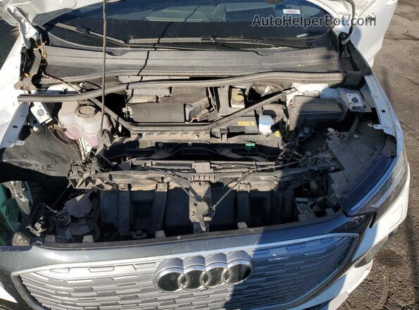 WA1J2BFZ0NP031368 2022 AUDI Q4 White Vista interior trasera