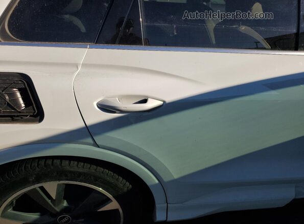 WA1J2BFZ0NP031368 2022 AUDI Q4 White Vista de los asientos traseros