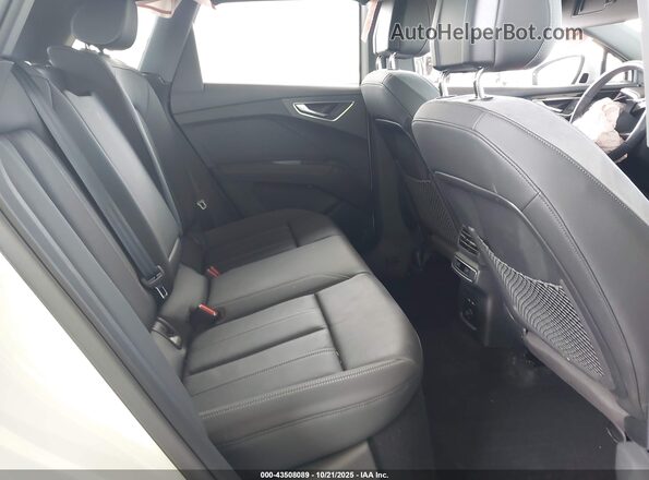 WA1KUBFZ0RP060552 2024 AUDI Q4 Белый Вид наклейки с VIN-кодом