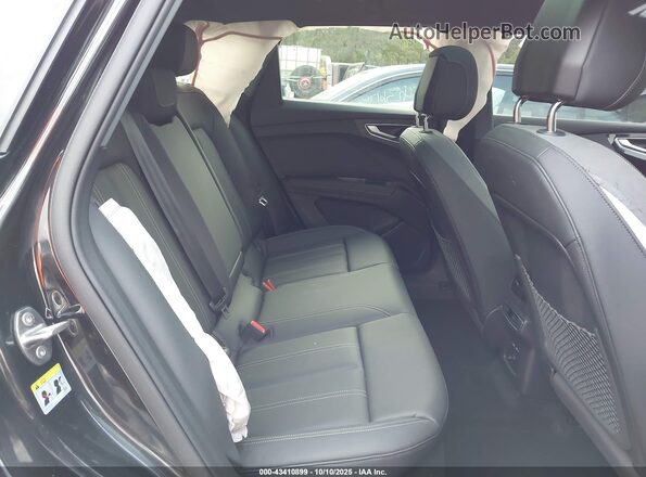WA1L2BFZ0RP030428 2024 AUDI Q4 Black VIN sticker view