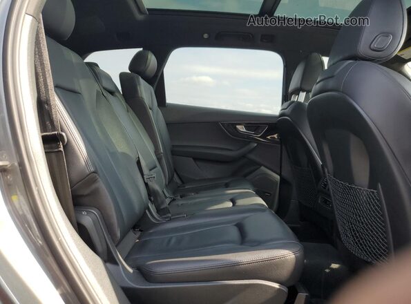 WA1LAAF75JD007504 2018 AUDI Q7 Gray Вид задньої частини салону