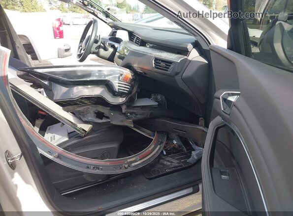 WA1LABGE8MB019763 2021 AUDI E-TRON Cream Front interior view