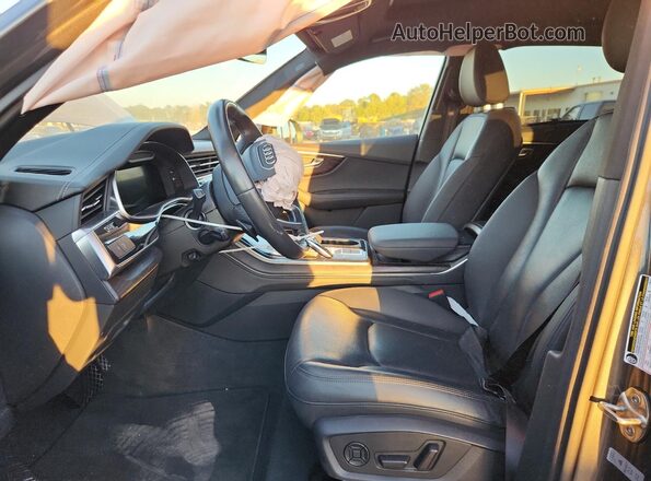 WA1LCBF75PD005504 2023 AUDI Q7 Gray Front interior view