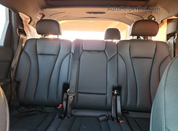 WA1LCBF75PD005504 2023 AUDI Q7 Gray Rear seats view