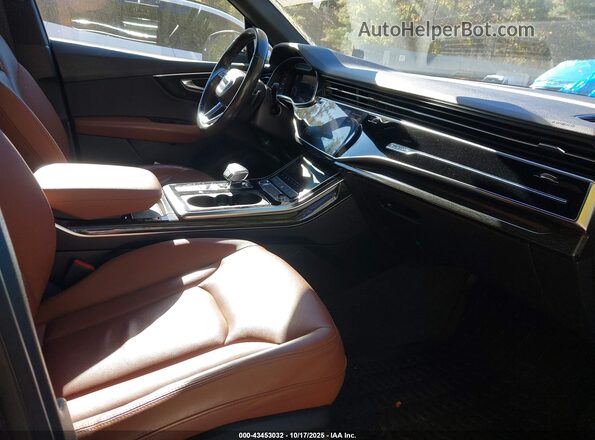 WA1LJAF72MD013717 2021 AUDI Q7 Gray Front interior view