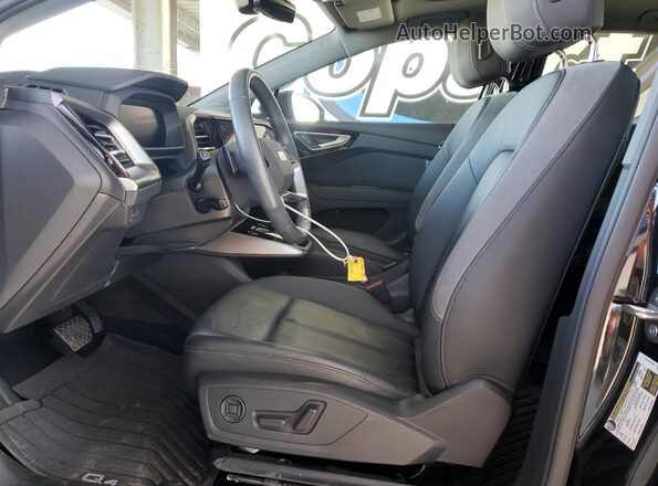 WA1M2BFZ2PP053534 2023 AUDI Q4 Black Вид салону спереду