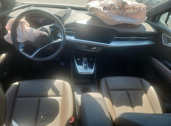 WA1M2BFZ8PP064778 2023 AUDI Q4 White Vista del salpicadero