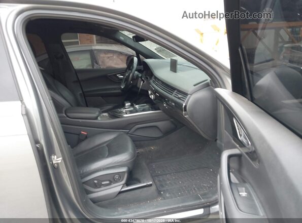 WA1VAAF77HD019866 2017 AUDI Q7 Gray Front interior view