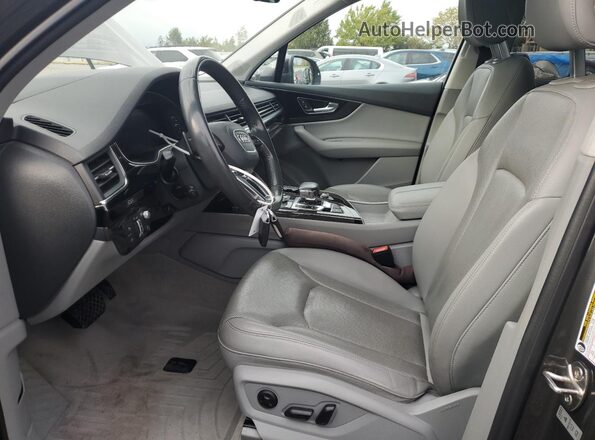 WA1VABF78JD031682 2018 AUDI Q7 Gray Front interior view