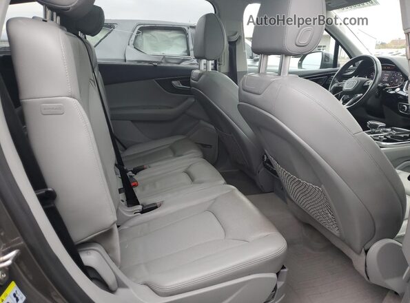WA1VABF78JD031682 2018 AUDI Q7 Gray Rear interior view