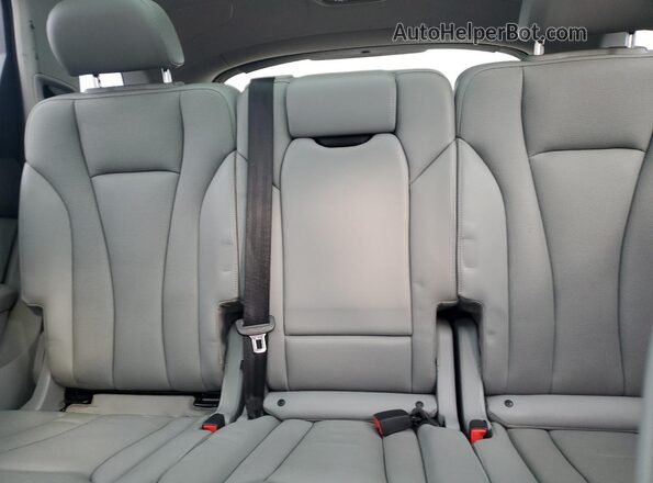 WA1VABF78JD031682 2018 AUDI Q7 Gray Rear seats view