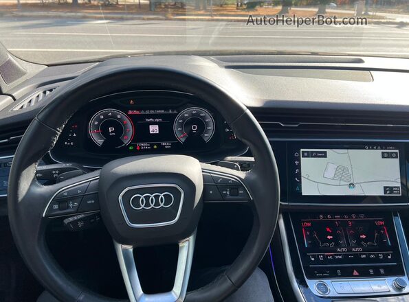 WA1VXAF73MD027925 2021 AUDI Q7 Черный Вид салона спереди