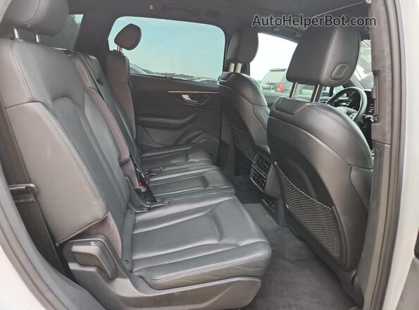 WA1VXAF79LD005264 2020 AUDI Q7 White Widok tylnych siedzeń