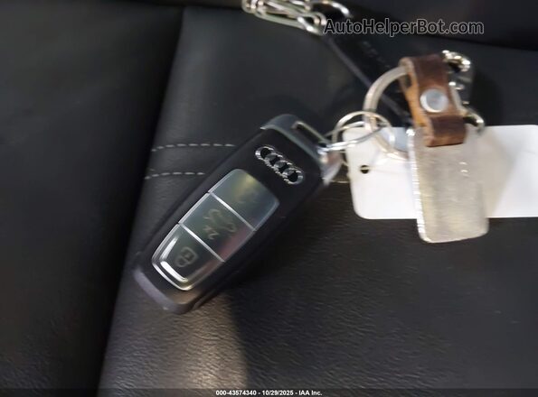 WAUBUDGY9NA024294 2022 AUDI OTHER Белый Вид панели приборов