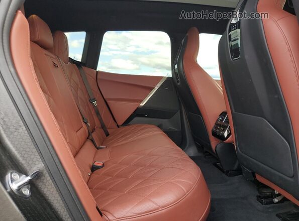 WB523CF00NCK53524 2022 BMW IX Gray Rear interior view