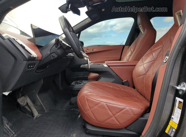 WB523CF00NCK53524 2022 BMW IX Gray Front interior view