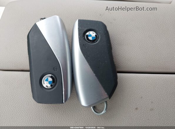 WB523CF03SCU67273 2025 BMW IX White Առջևի վահանակի տեսք