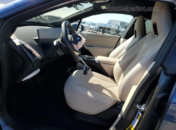 WB523CF05NCK62381 2022 BMW IX Blue წინა სალონის ხედი