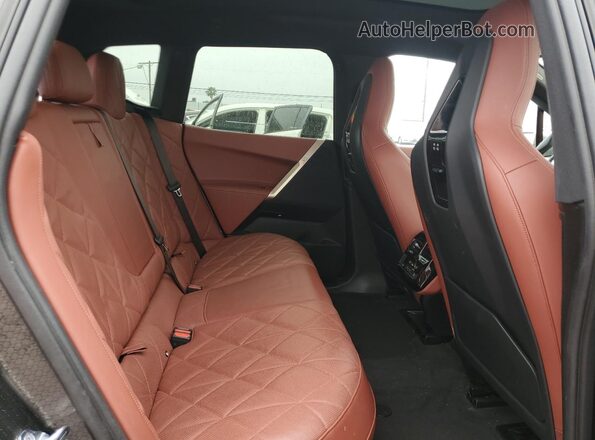 WB523CF06PCM79067 2023 BMW IX Gray Vista interior trasera