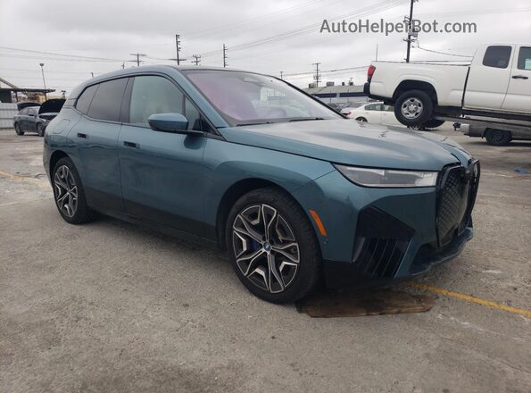 WB523CF07RCR72663 2024 BMW IX Бирюзовый Передняя правая четверть