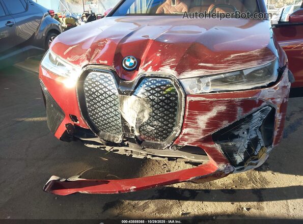 WB523CF08PCL72649 2023 BMW IX Красный Вид спереди