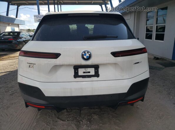 WB523CF08SCS84595 2025 BMW IX White Rear view