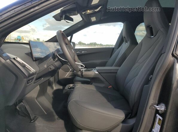 WB533CF01SCS32570 2025 BMW IX Черный Вид салона спереди