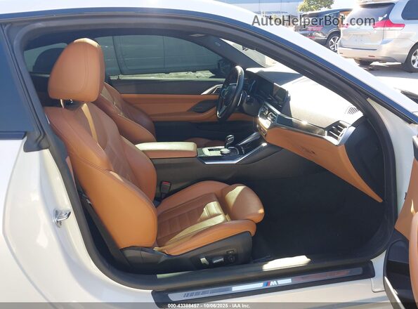 WBA13AR03MCG06773 2021 BMW M4 Белый Вид салона спереди