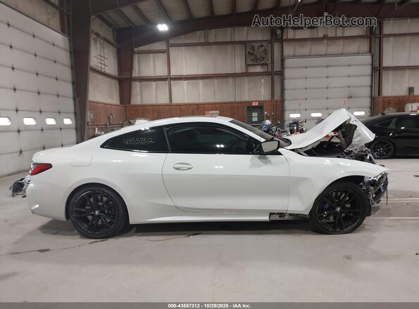 WBA13AR07NCH84803 2022 BMW M4 White Սալոնի հետևի տեսք