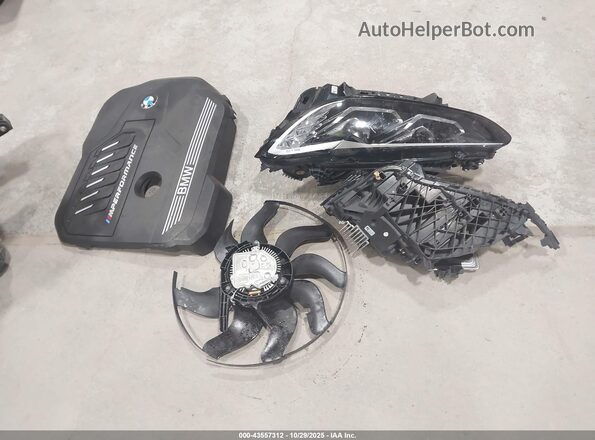 WBA13AR07NCH84803 2022 BMW M4 White Առջևի վահանակի տեսք